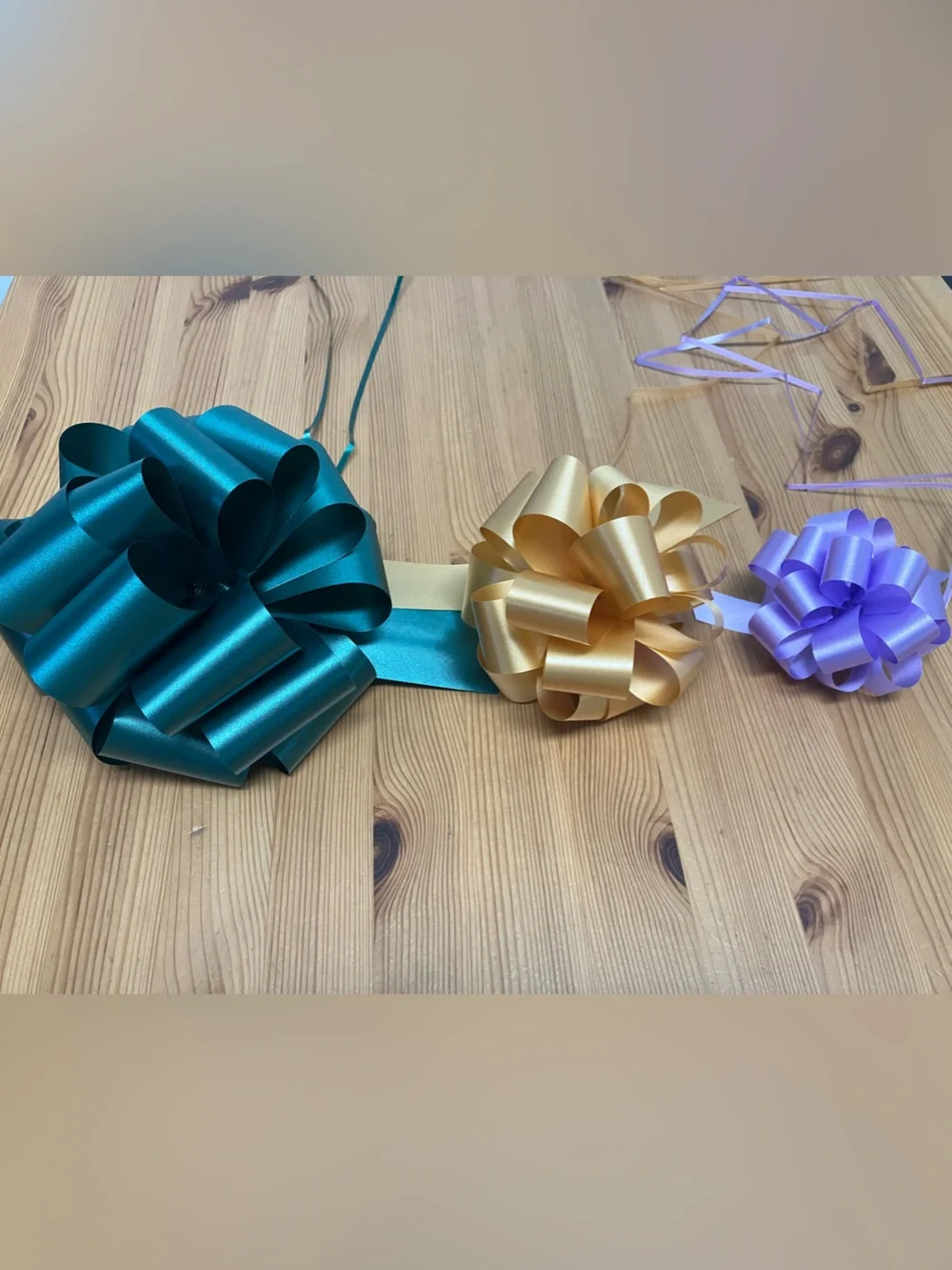 Gift Bow Bundle of 100 Medium Bows for Presents, New for Birthday, Christmas